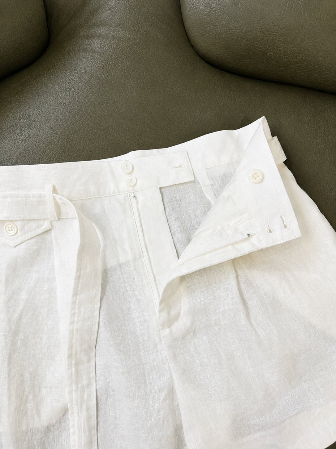 Ralph Lauren-Inspired Linen Pleated Shorts - Image 3