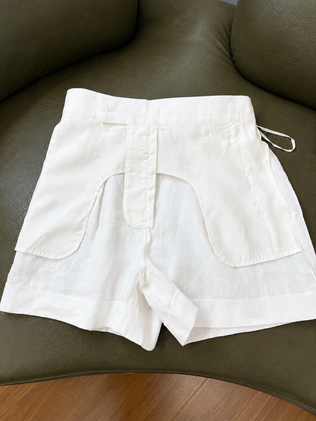 Ralph Lauren-Inspired Linen Pleated Shorts - Image 7